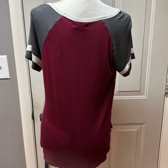 Maurice’s short sleeve 24/7 top. Size medium - Picture 3 of 4